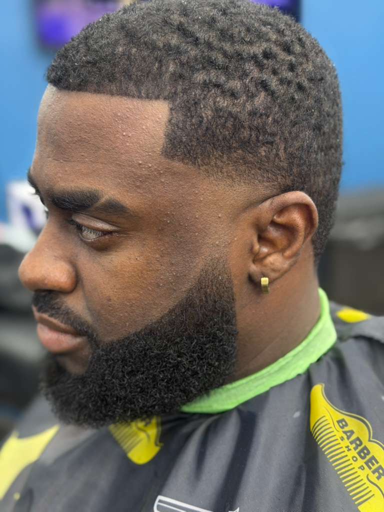 Clean back fade by Alex Urbaez Barber