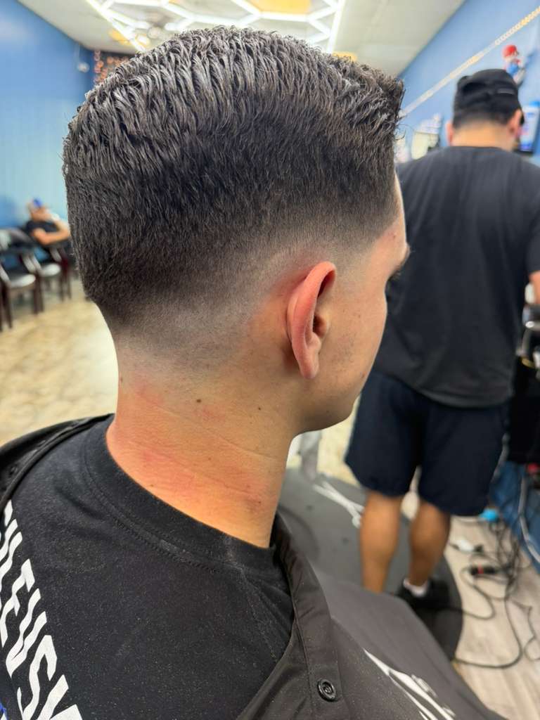 Dark back taper haircut by Alex Urbaez Barber